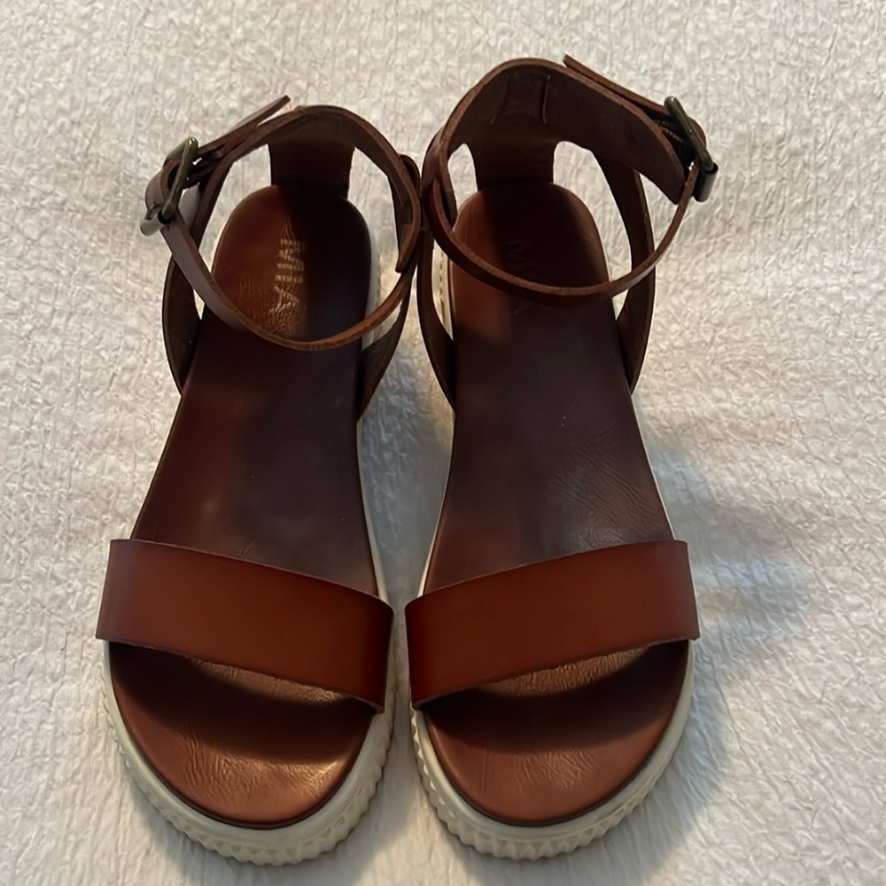 MIA Flatform sandals size 7